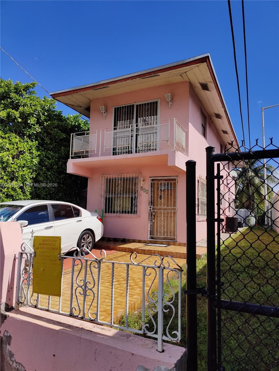 Single-family home at 945 NW 19th Ave, Miami — photo 3
