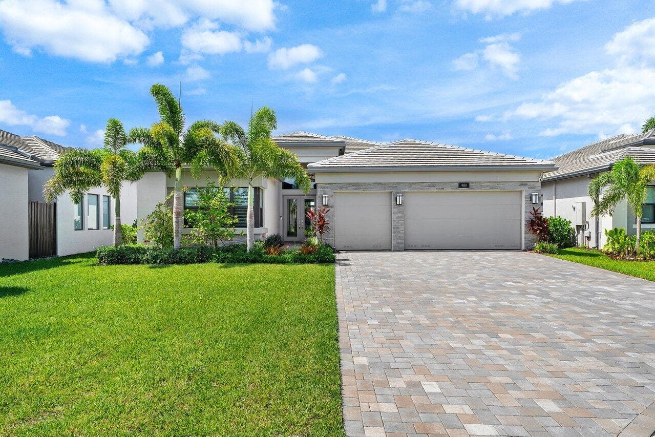 Single-family home at 9850 Evergreen Woods Lane, Boynton Beach, FL