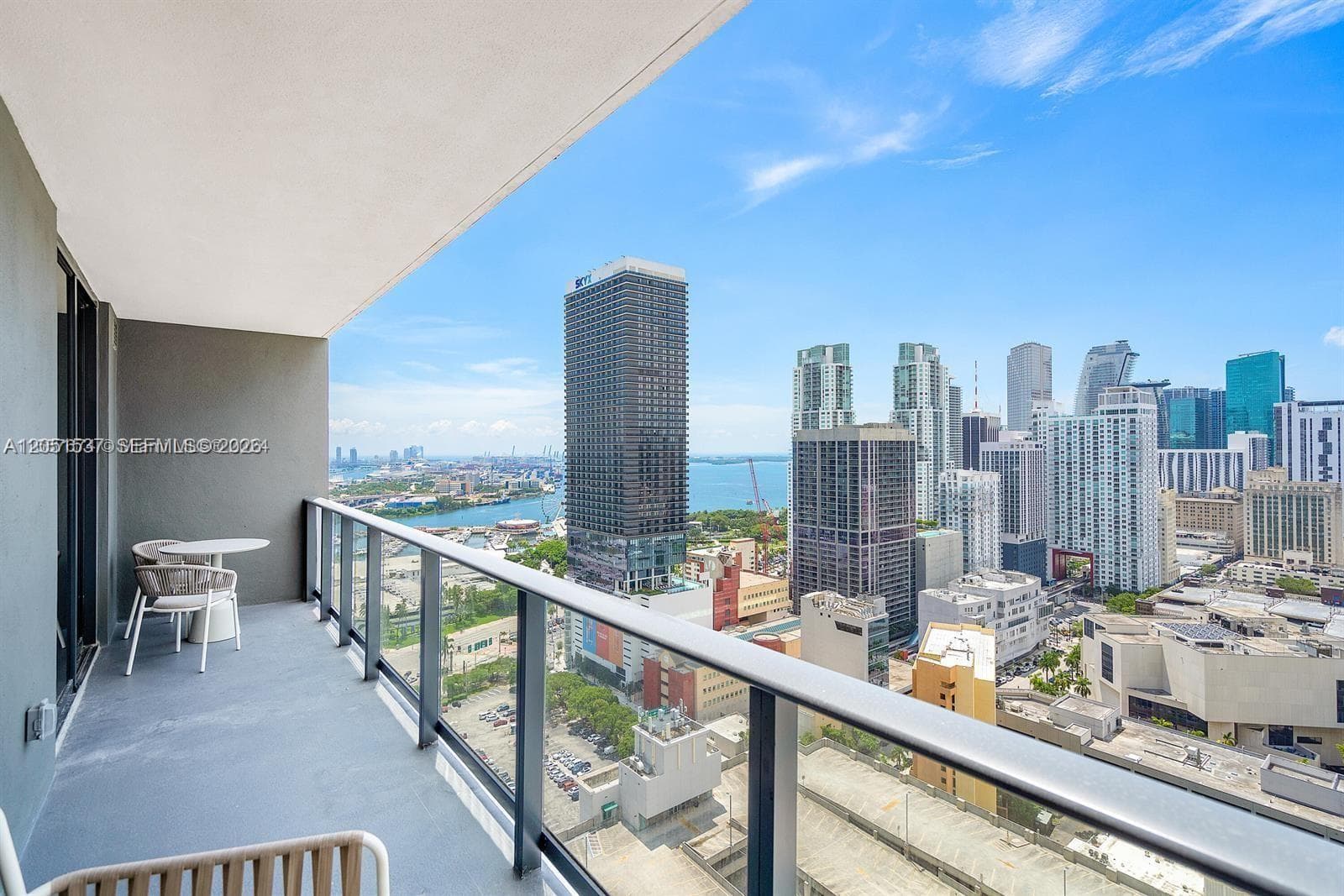 Condo en 159 NE 6th St, Miami — foto 2