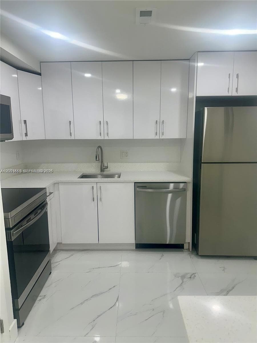 Condo at 4166 Inverrary Dr, Lauderhill — photo 1