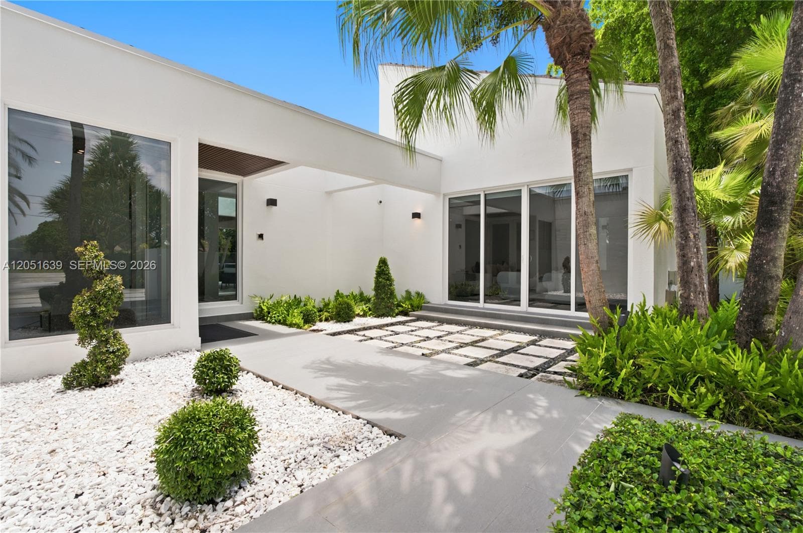 Single-family home at 10420 SW 64th St, Miami, FL