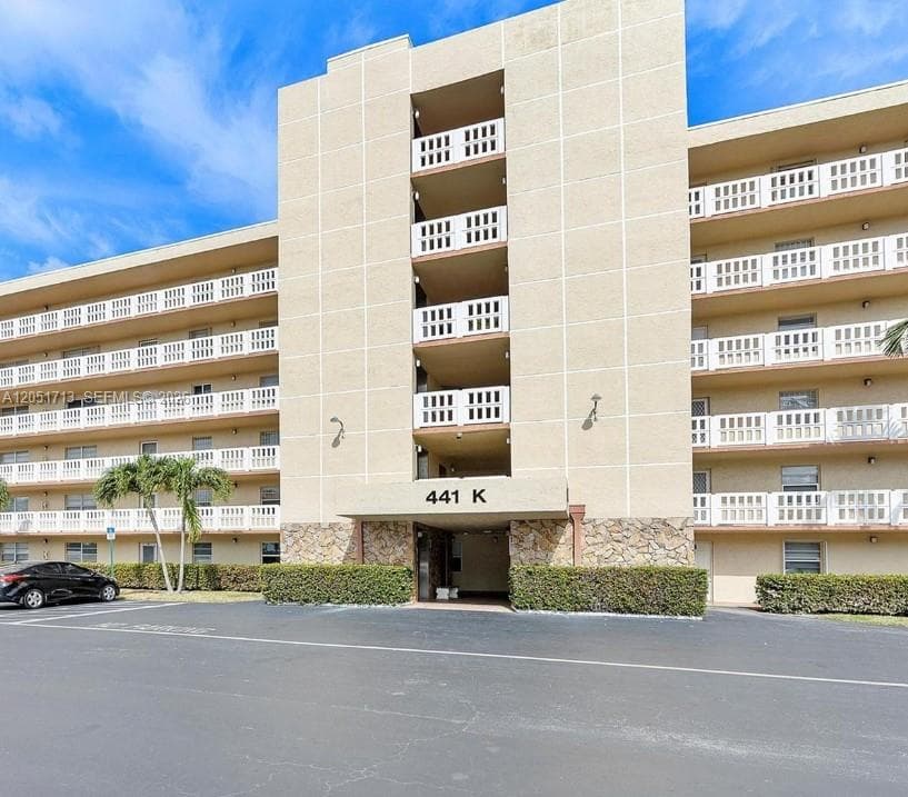 Condo at 441 SE 3rd St, Dania Beach — photo 1