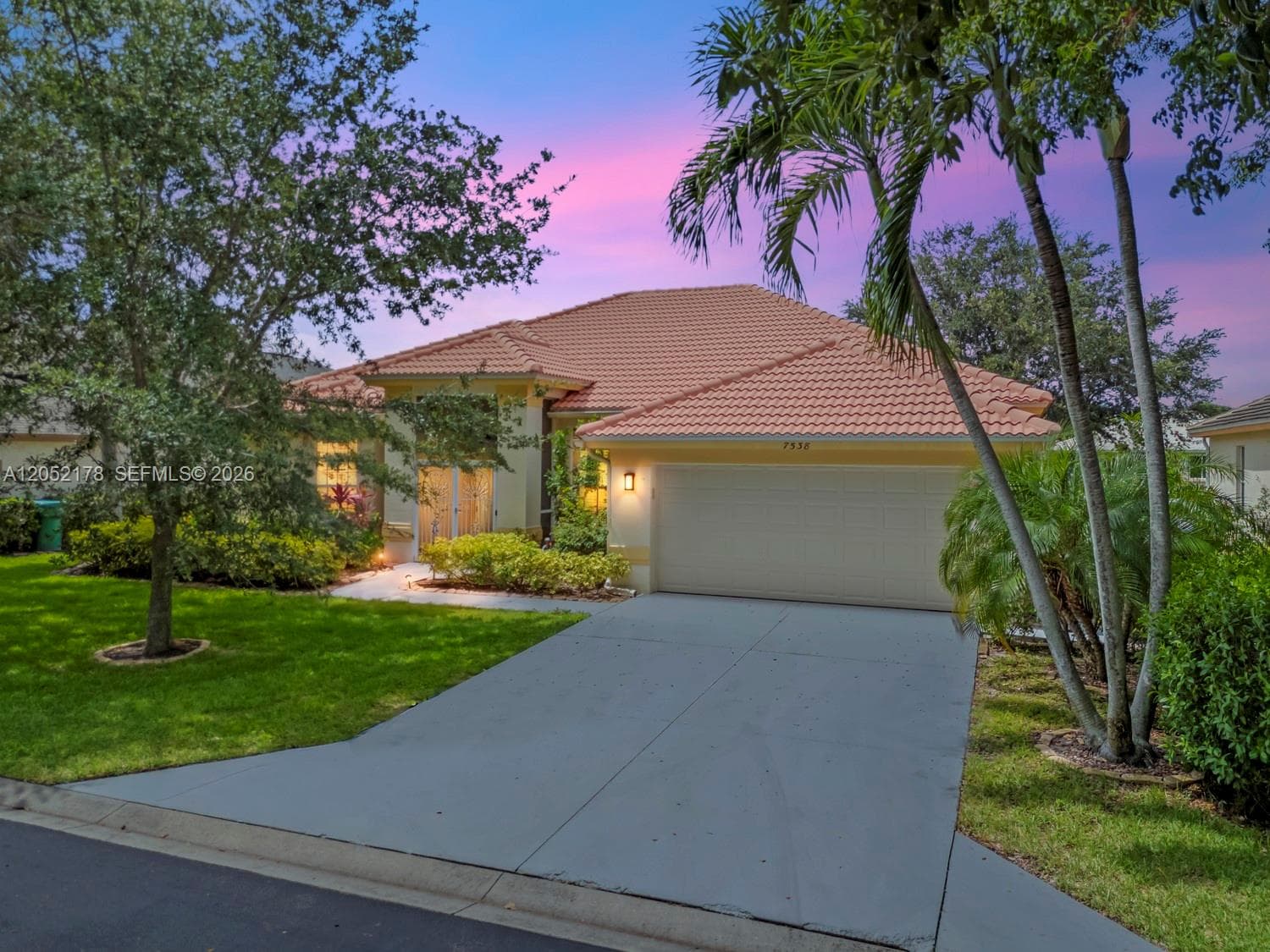 Single-family home at 7538 Citrus Hill Ln, Naples, FL