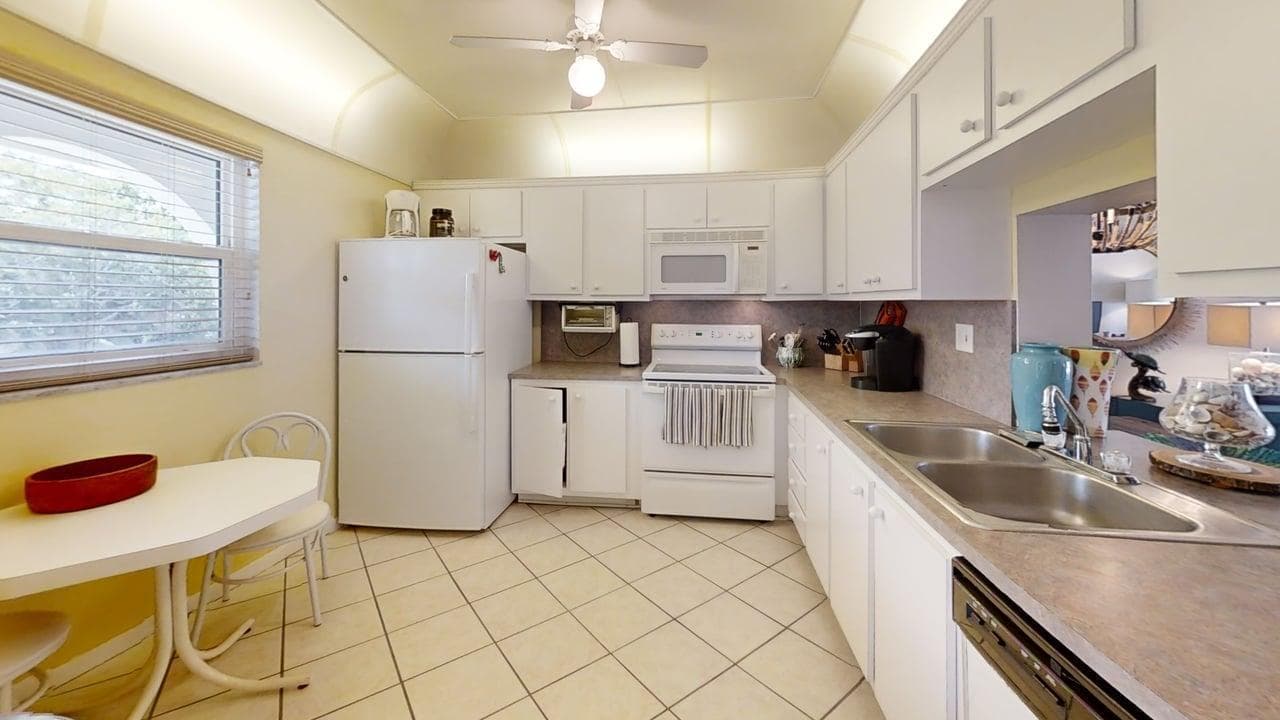 Condo at 250 NE 20th Street, Boca Raton, FL