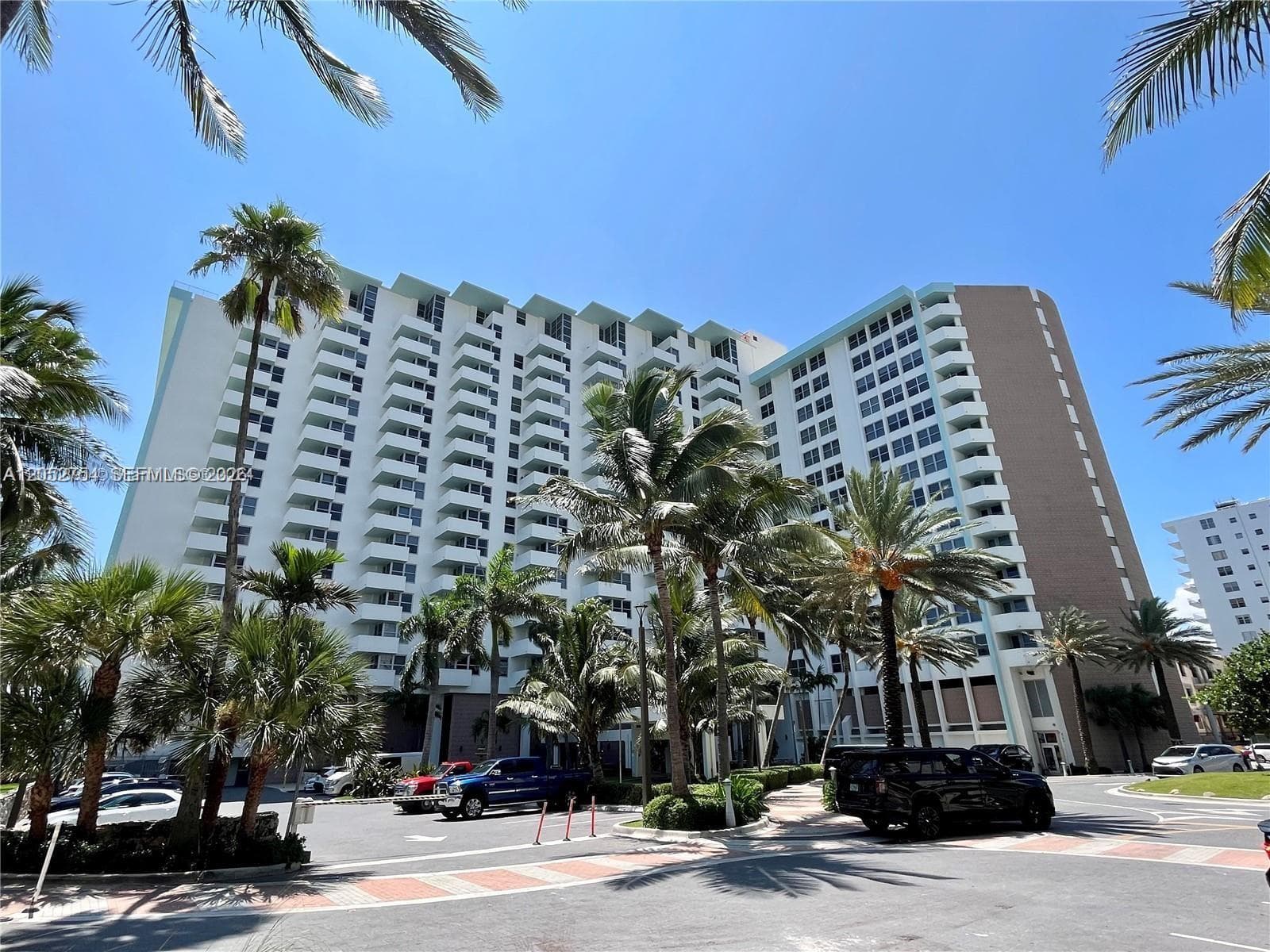 Condo at 2899 Collins Ave, Miami Beach — photo 1