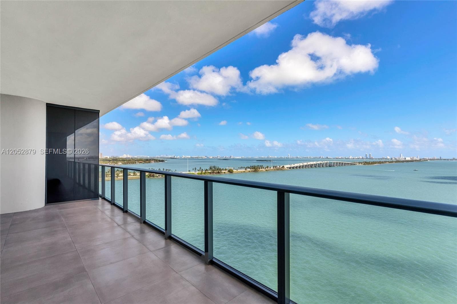 Condo en 3131 NE 7th Ave, Miami — foto 1
