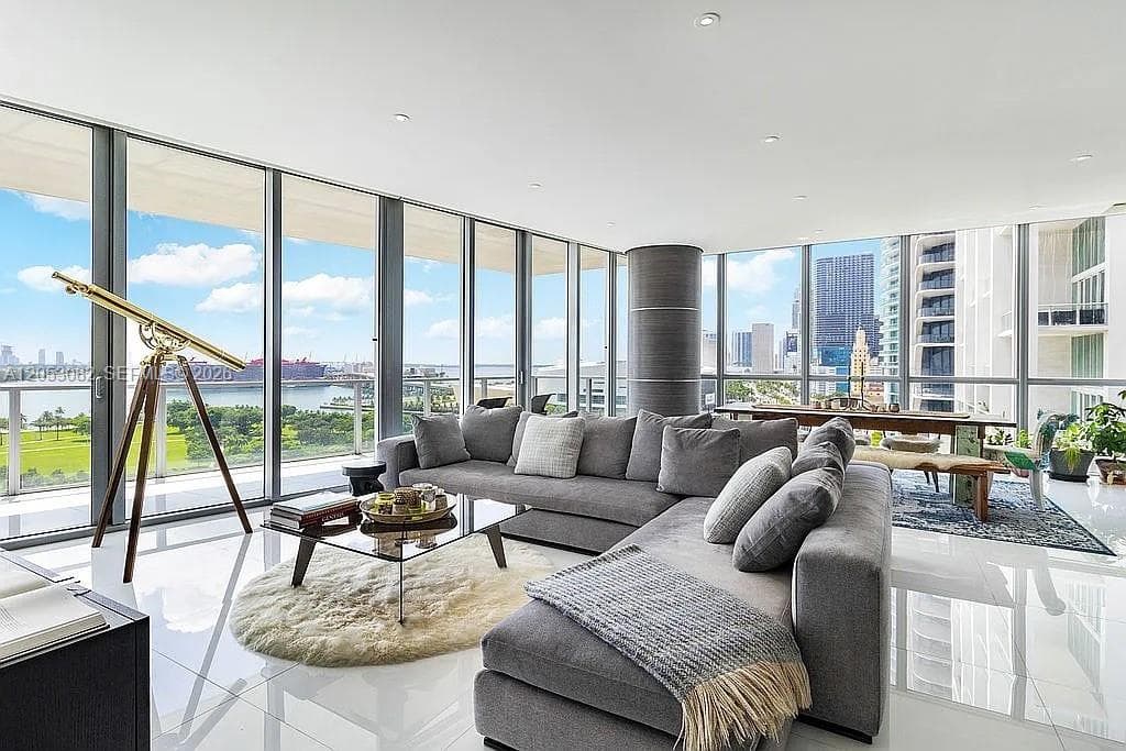 Condo at 1100 Biscayne Blvd, Miami — photo 1