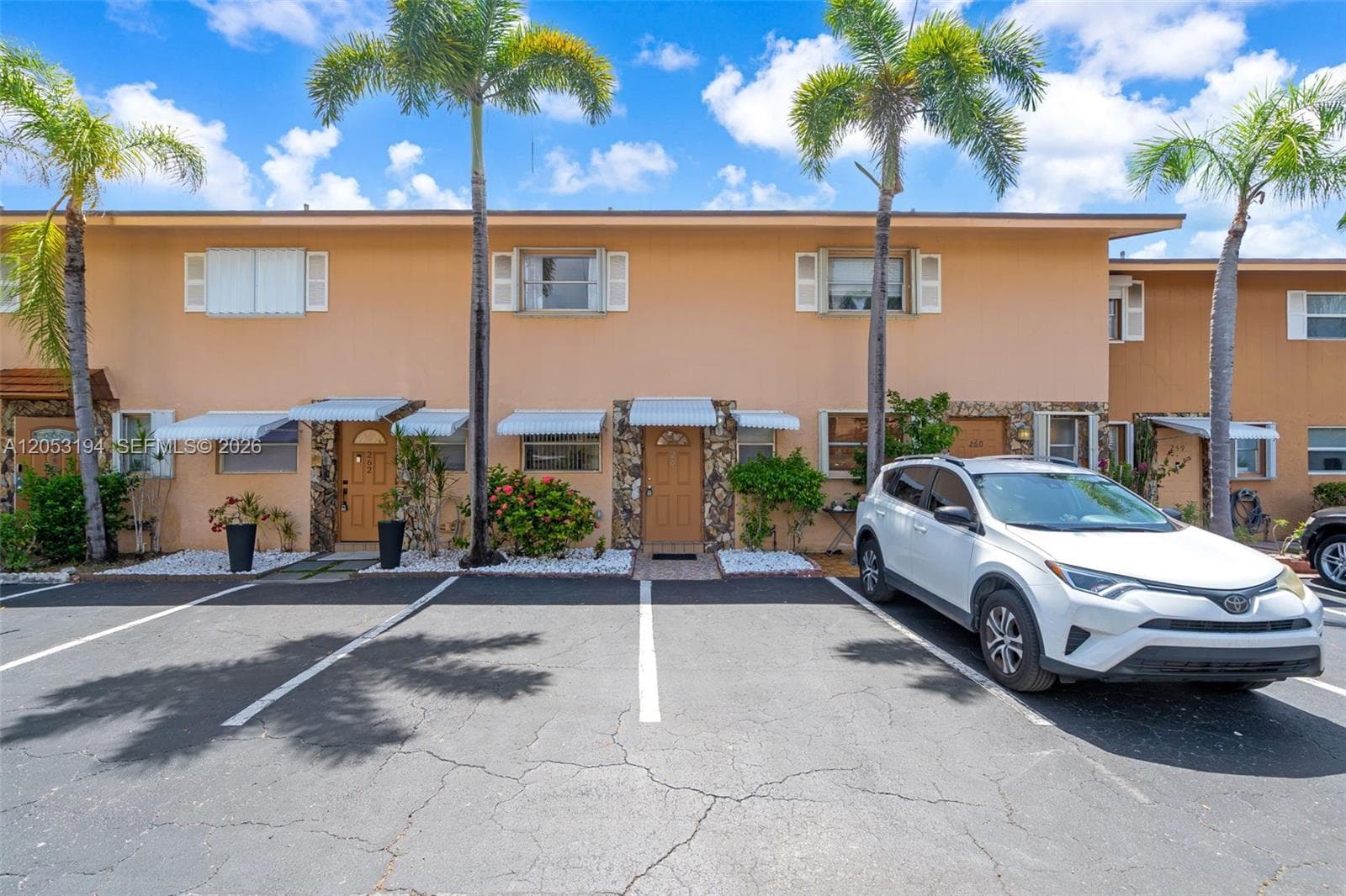 Condo at 450 SE 7th St, Dania Beach, FL