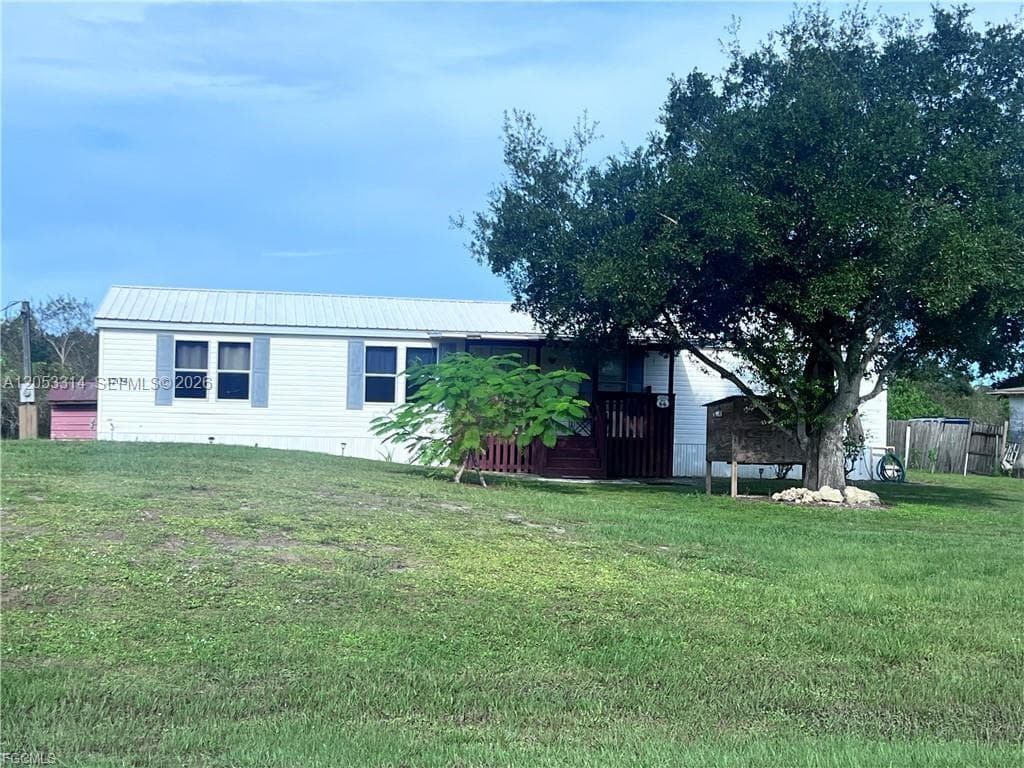 Mobile home at 3704 Dustin, La Belle, FL
