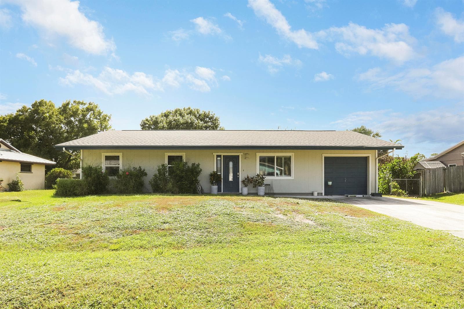 Single-family home at 5601 Palm Drive, Fort Pierce, FL