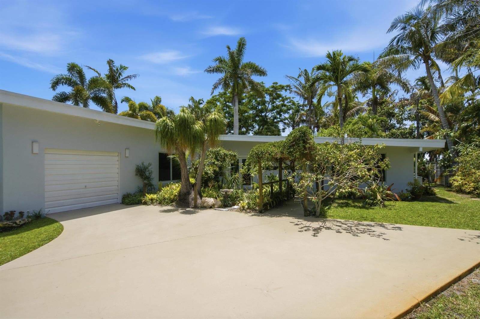 Single-family home at 505 SW North Carolina Drive, Stuart, FL