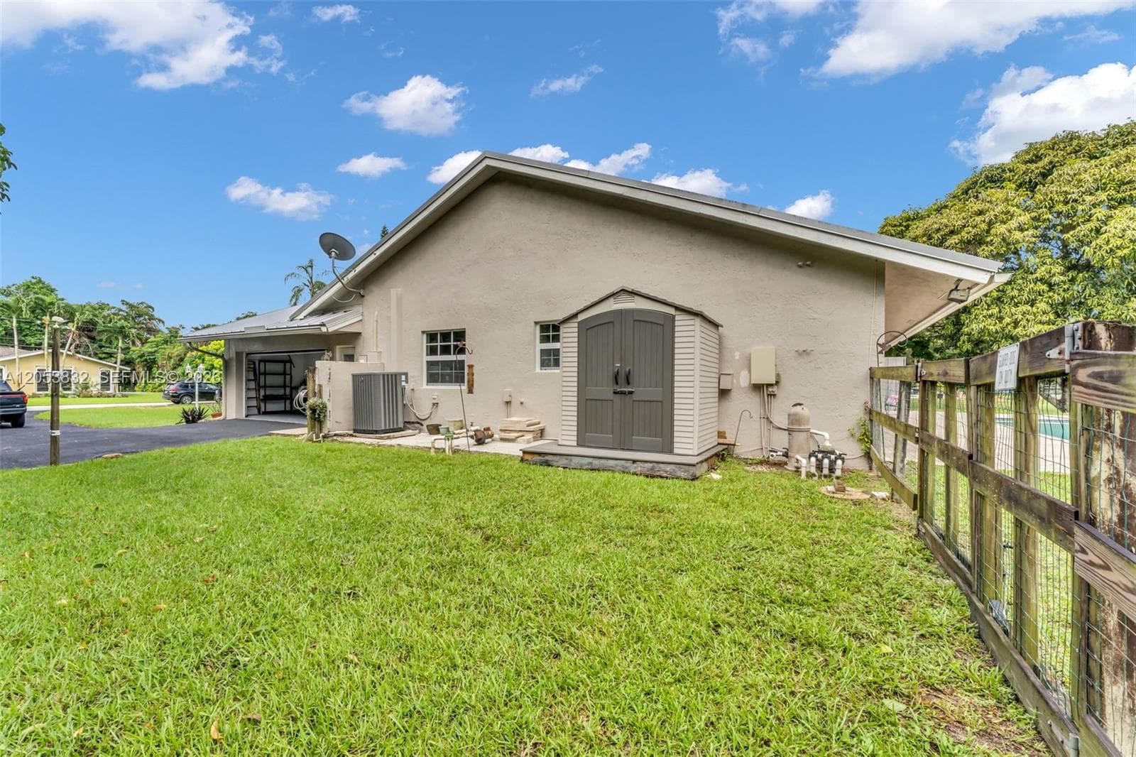 Single-family home at 11501 SW 3rd St, Plantation — photo 3