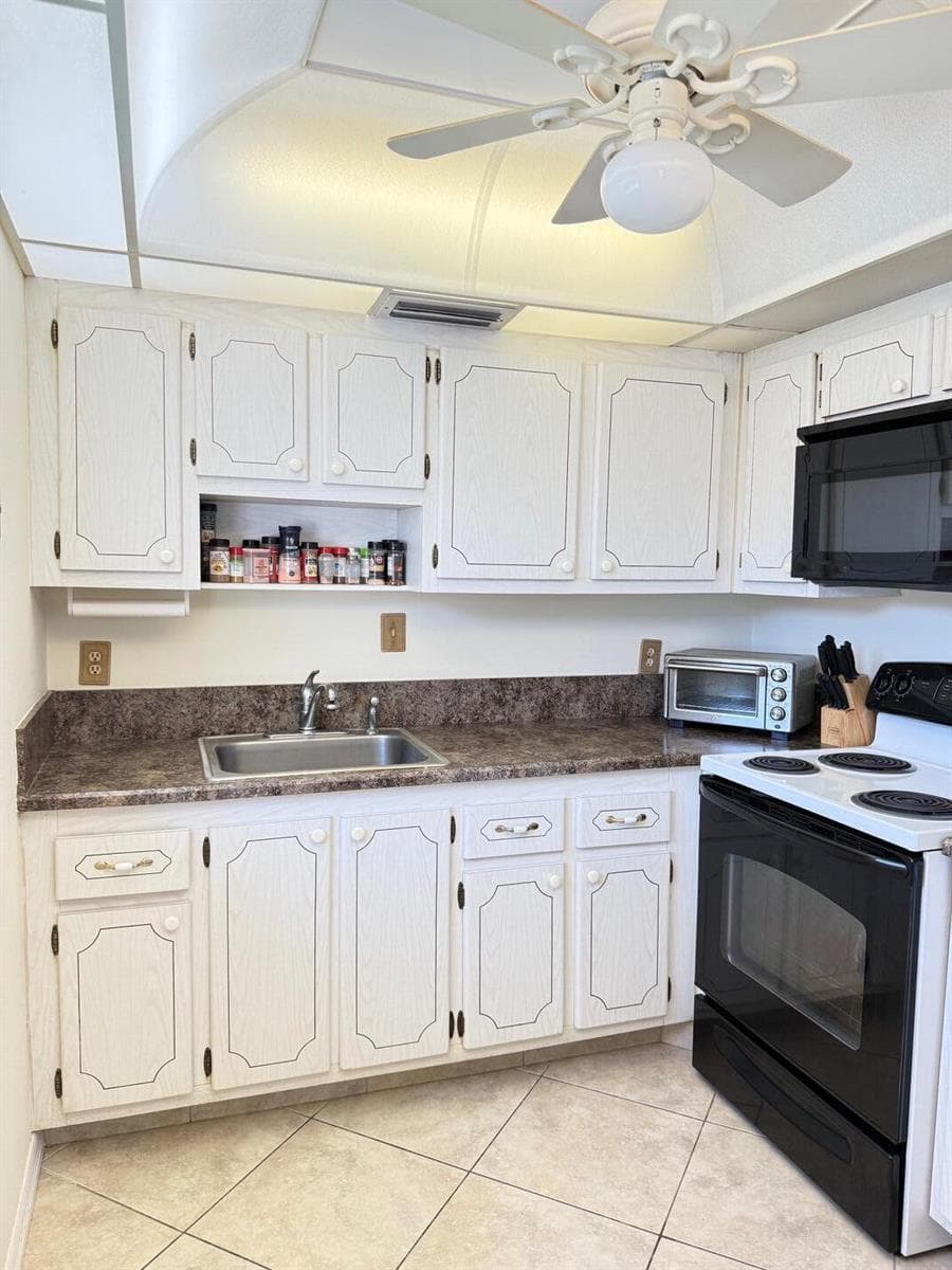 Condo at 276 Saxony F, Delray Beach, FL