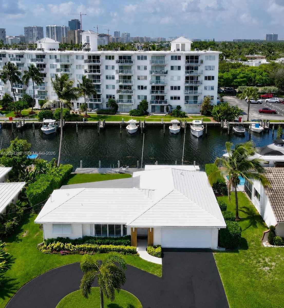 Single-family home at 2762 NE 3rd St, Pompano Beach — photo 3
