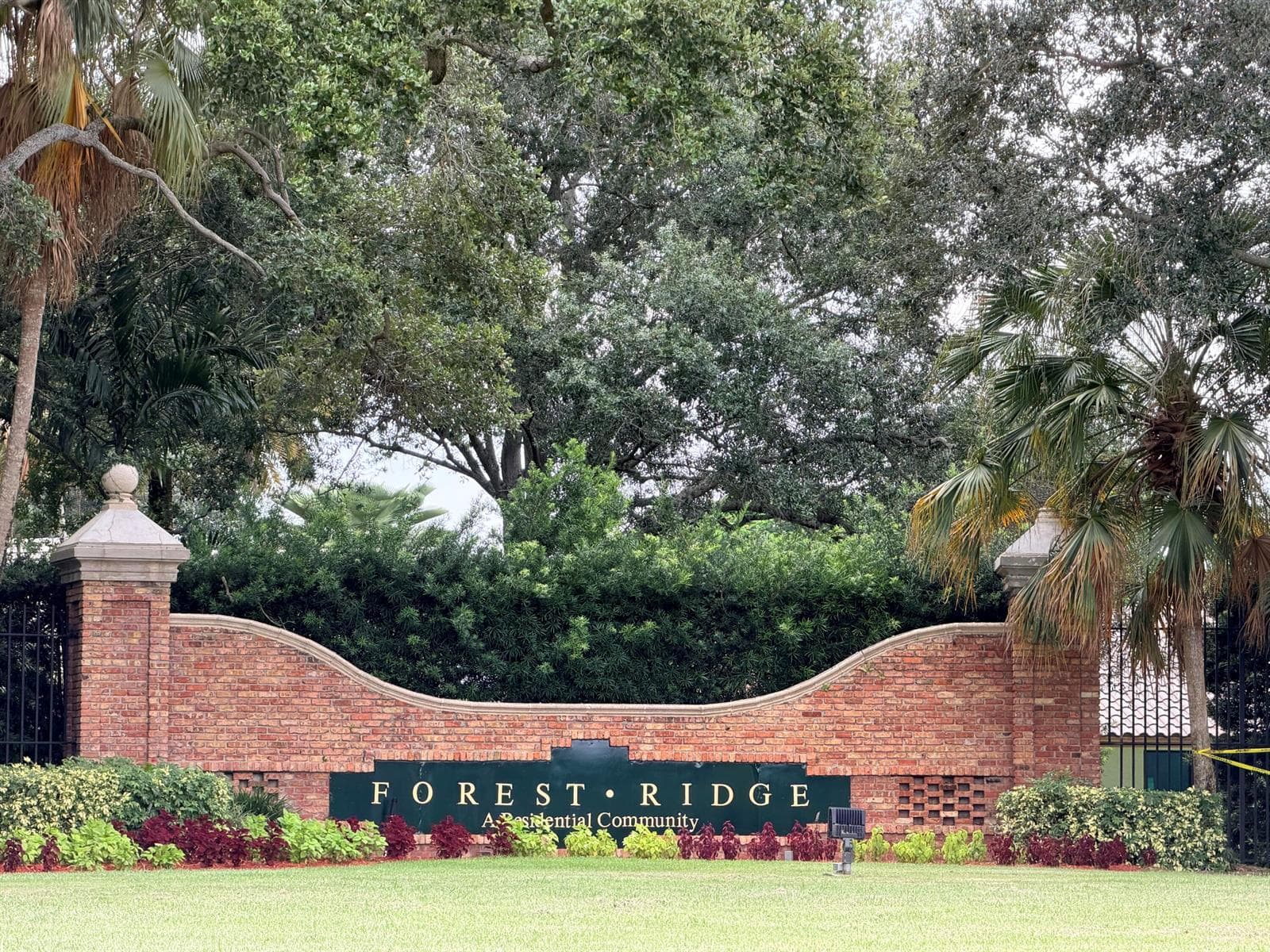 Single-family home at 8870 Woodside Court, Davie, FL