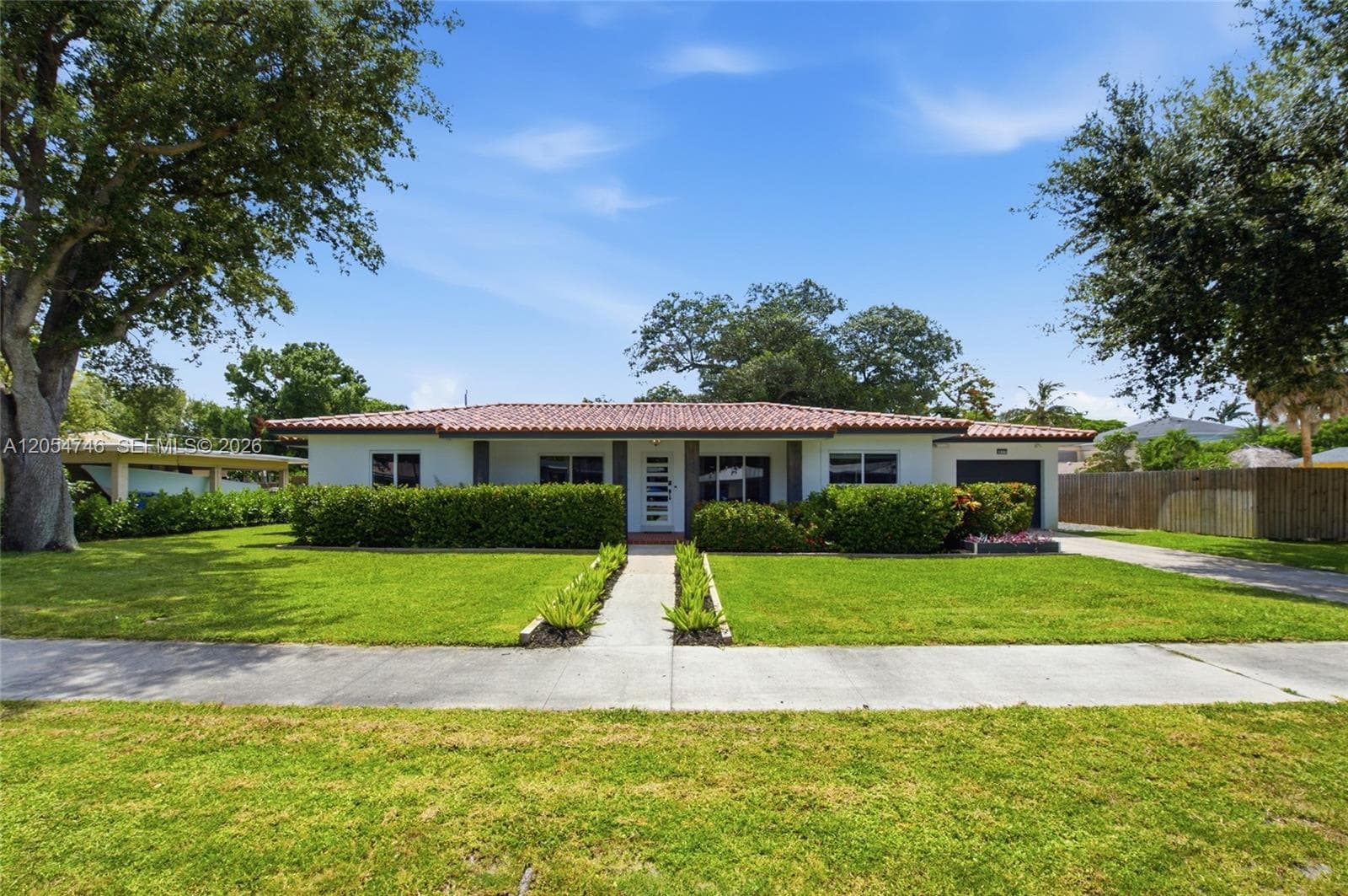 Single-family home at 417 NE 11th Ave, Pompano Beach — photo 1