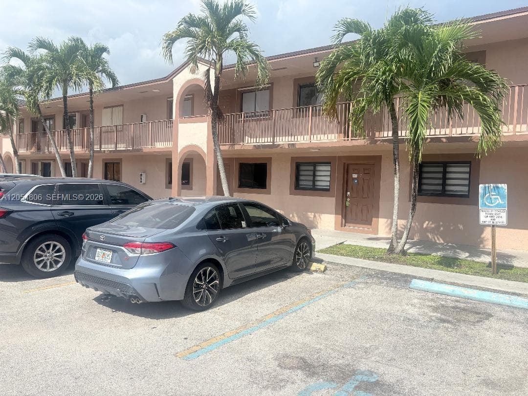 Condo at 2332 W 56th St, Hialeah — photo 1
