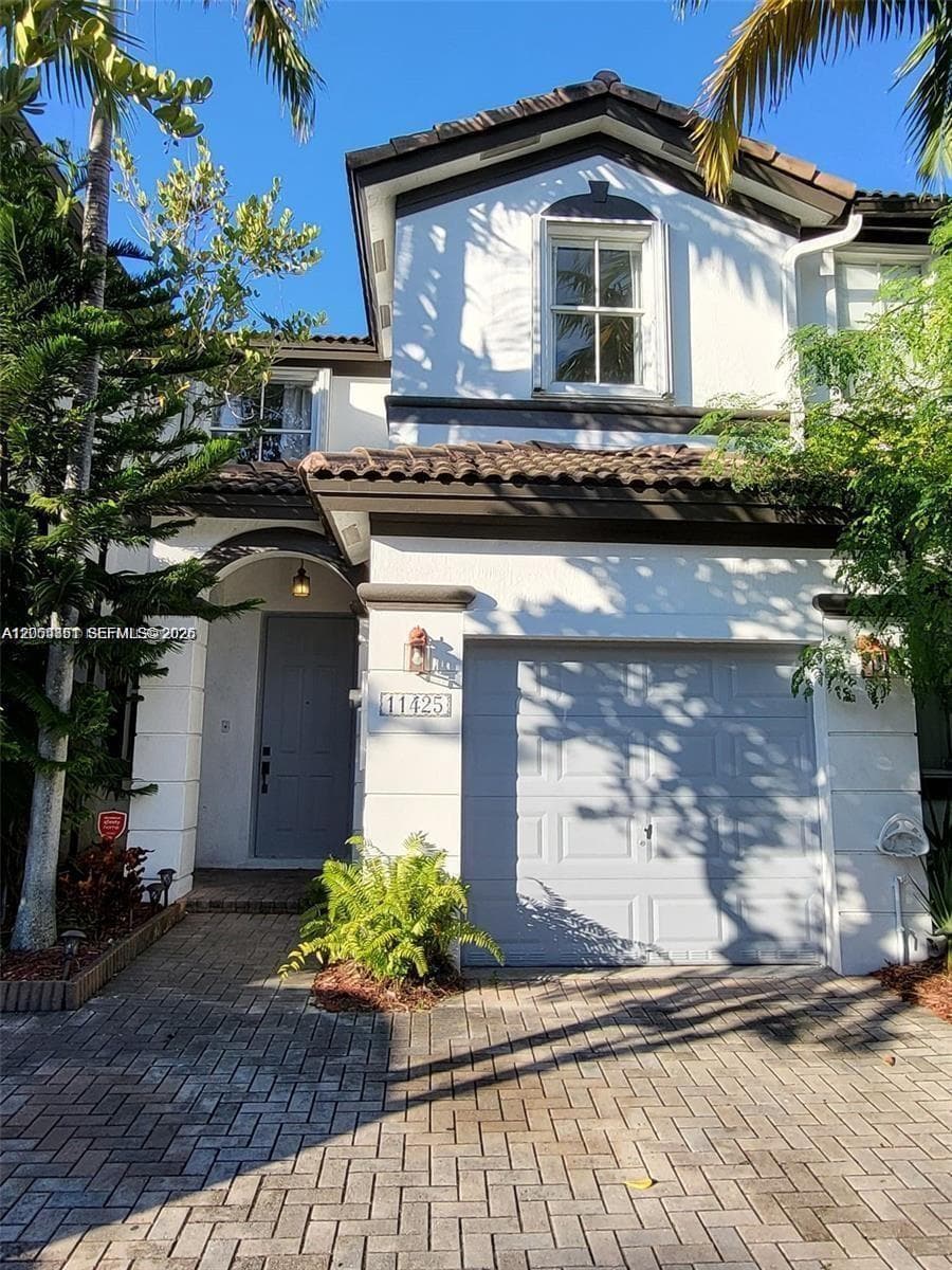 Townhouse at 11425 NW 76th Ter, Doral, FL