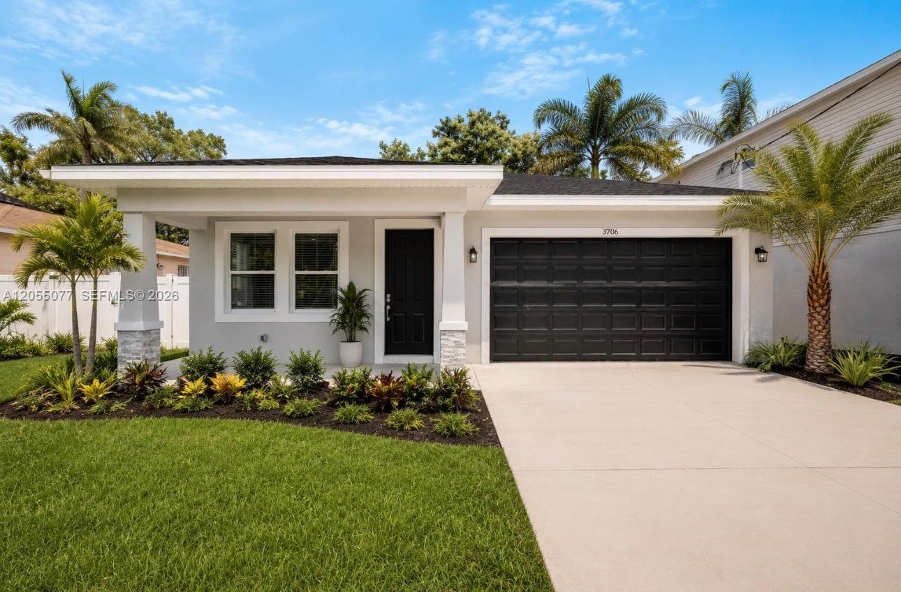 Single-family home at 3706 WIGGINS LEAF ST, Tampa, FL