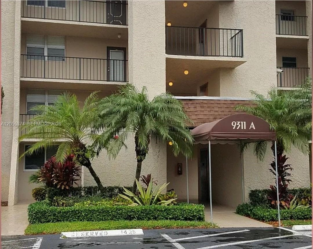 Condo at 9311 Orange Grove Dr, Davie, FL