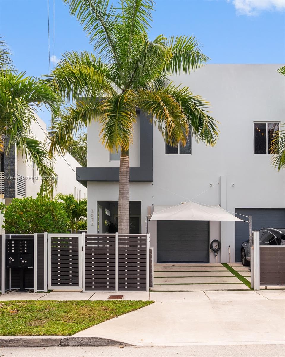 Townhouse at 3073 Carter St, Miami, FL