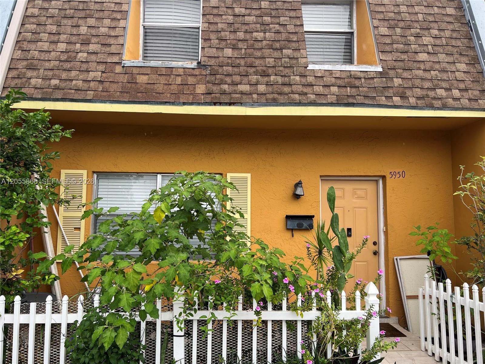 Townhouse at 5950 NW 29th Pl, Sunrise, FL