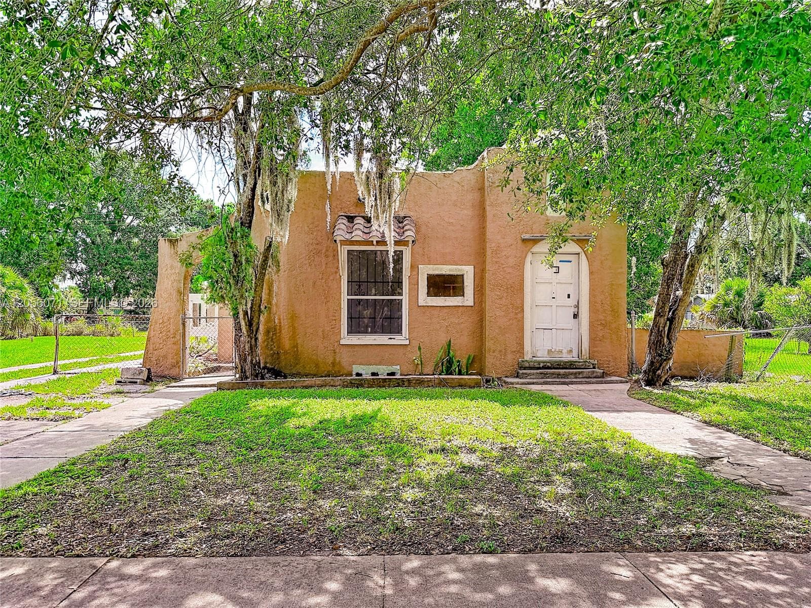 Single-family home at 618 S Varr Avenue, Cocoa, FL
