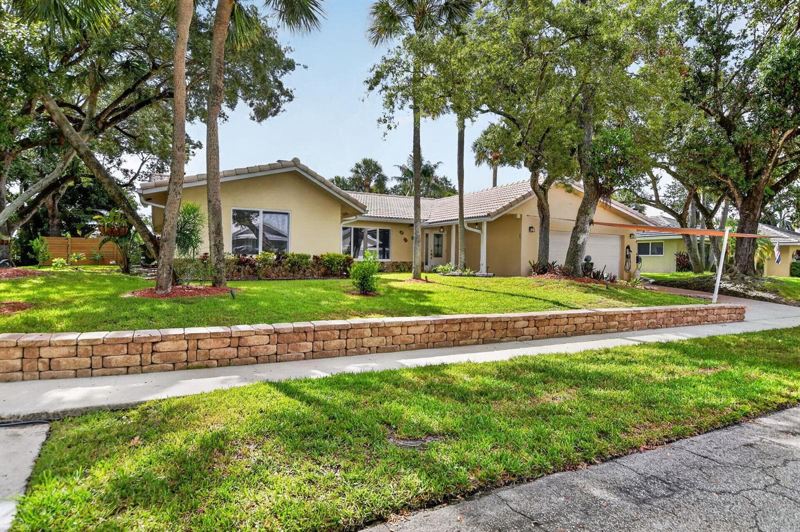 Single-family home at 32 SW 14TH Avenue, Boca Raton, FL
