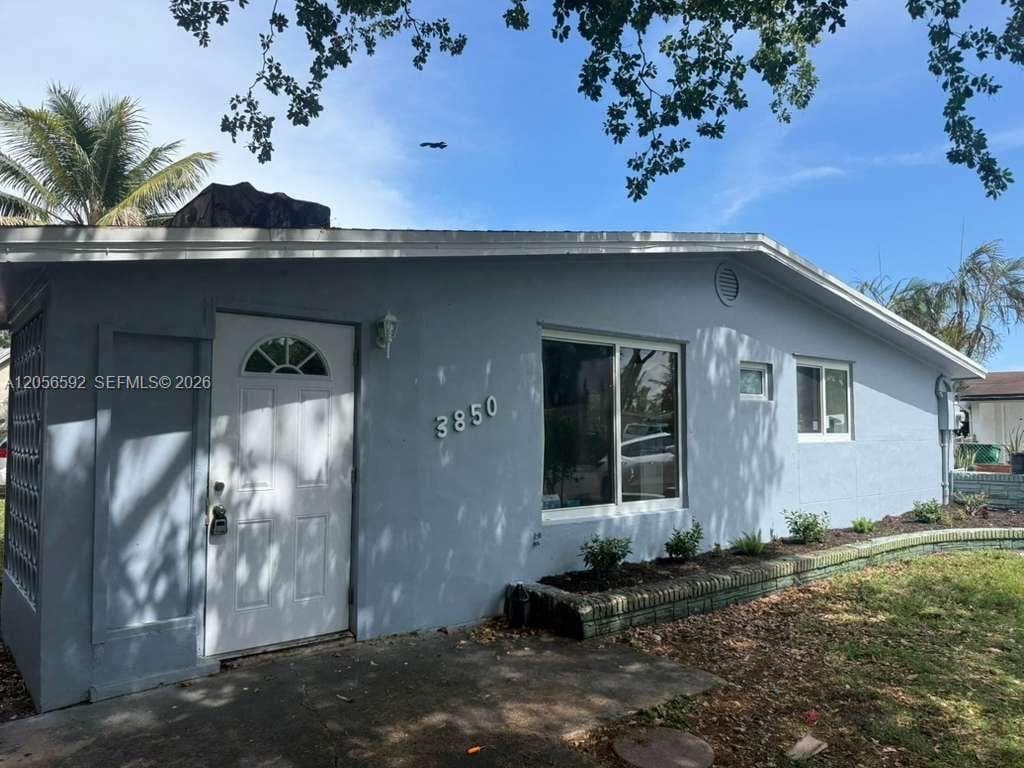 Single-family home at 3850 SW 59th Ter, Davie, FL
