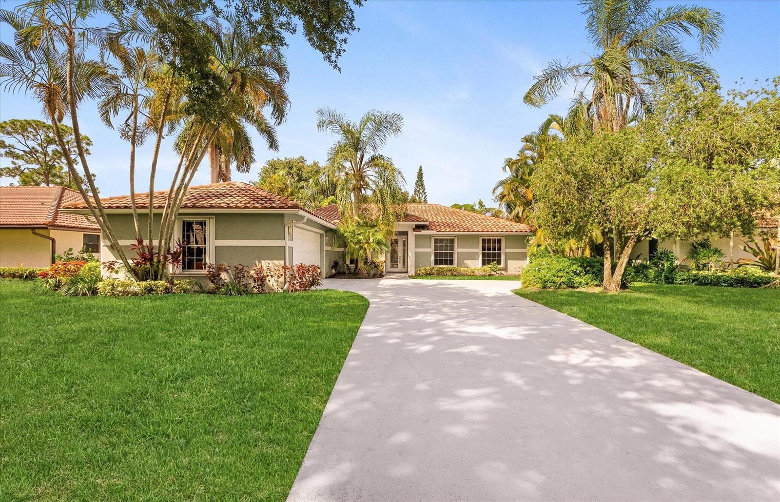 Single-family home at 4 Glengary Road, Palm Beach Gardens, FL