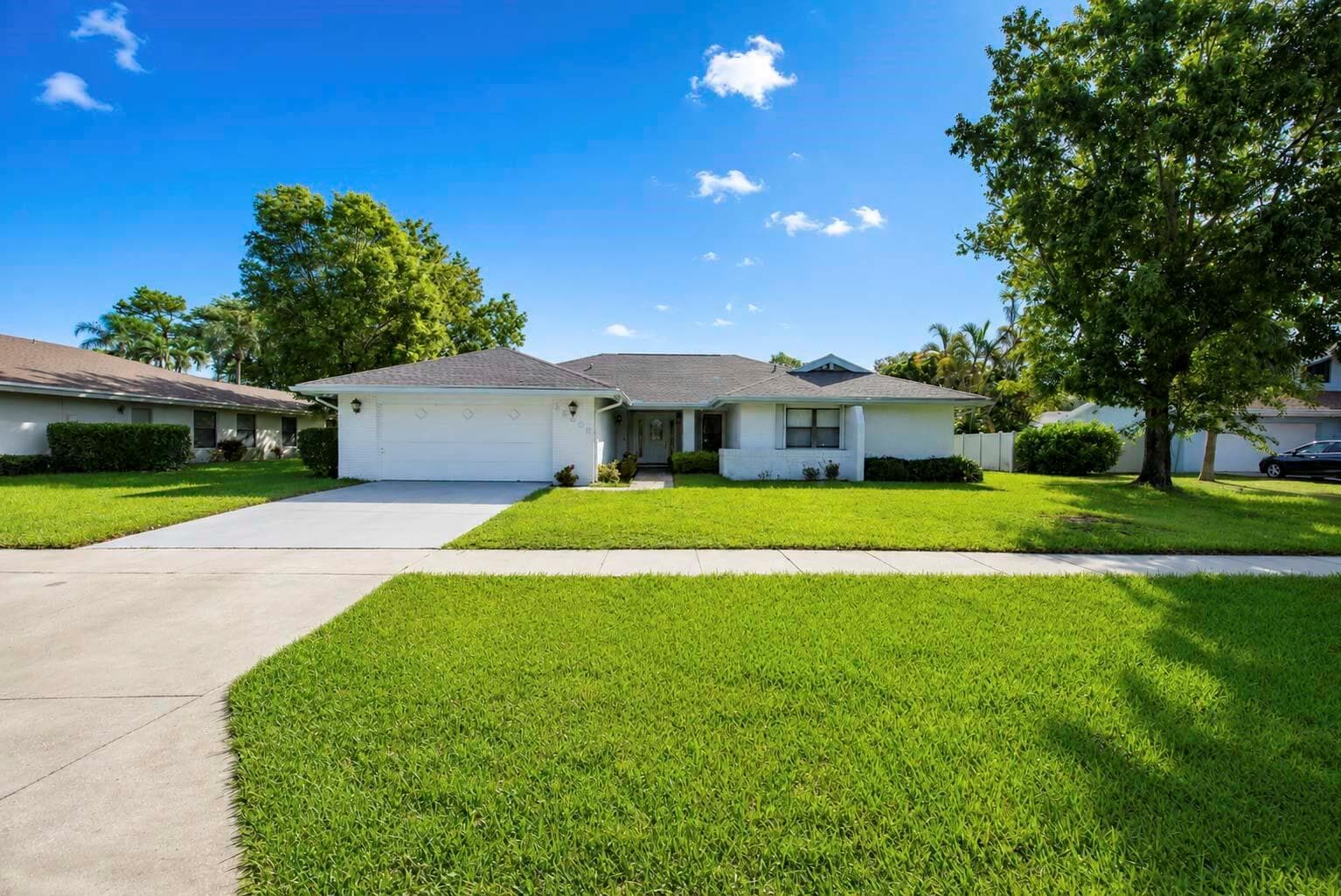 Single-family home at 12403 Westhall Place, Wellington, FL