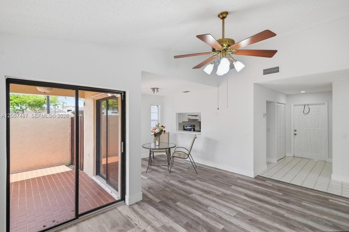 Villa at 6473 NW 170th Ln, Hialeah — photo 3
