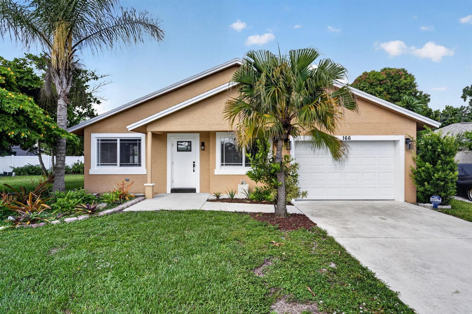 Single-family home at 166 RAINTREE, Jupiter, FL