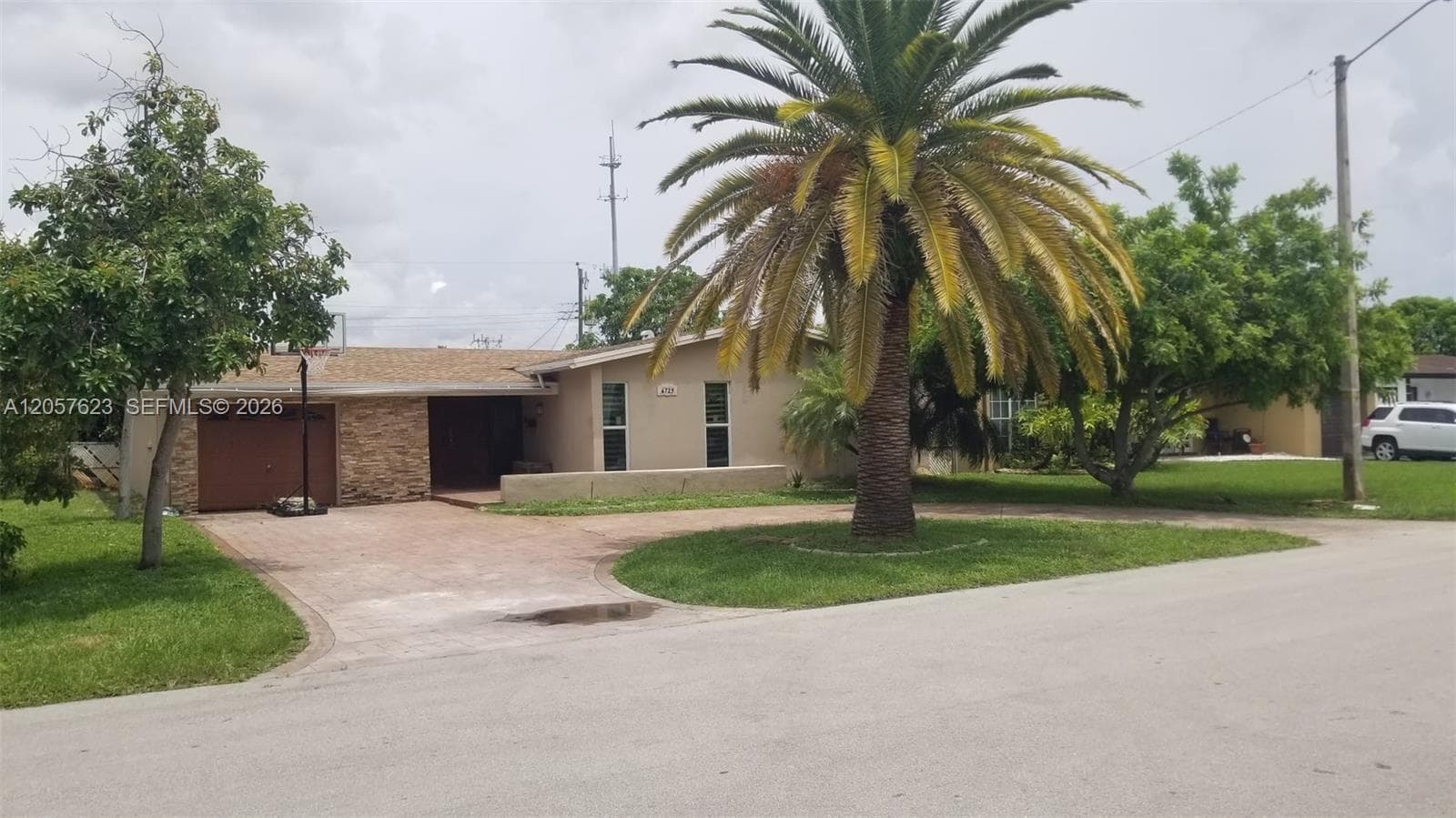 Single-family home at 6729 Arbor Dr, Miramar — photo 1