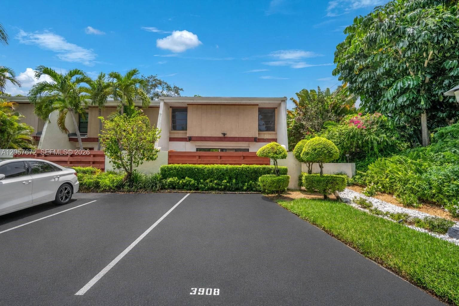 Townhouse at 3908 Parkside Ln, Hollywood — photo 1