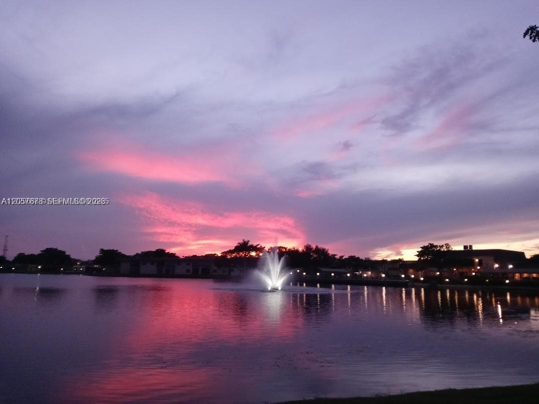 Condo at 200 Gate Rd, Hollywood, FL