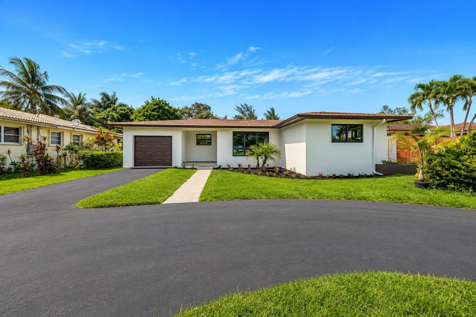 Single-family home at 127 Calle Largo Drive, Hollywood, FL