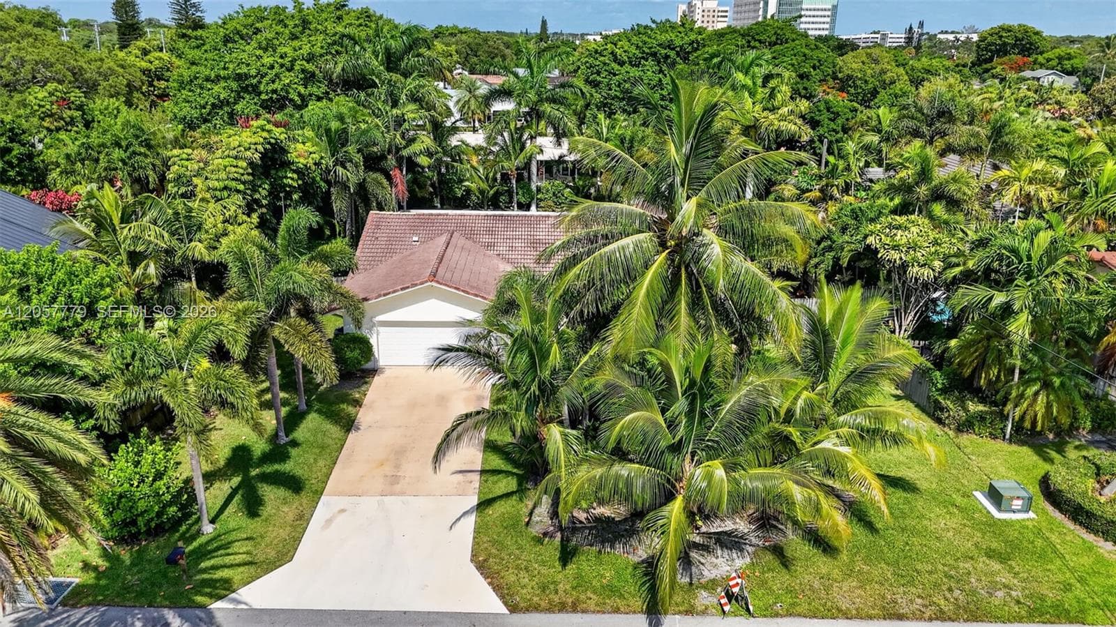 Single-family home at 731 NW 4th Ct, Boca Raton — photo 2