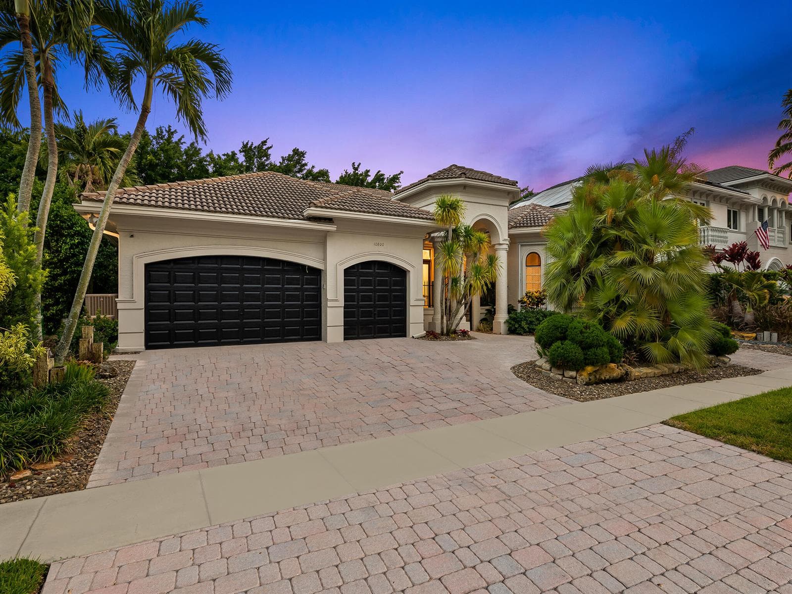 Single-family home at 10800 Blue Palm Street, Plantation, FL