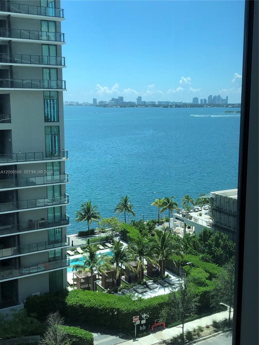 Condo at 650 NE 32nd St, Miami — photo 1