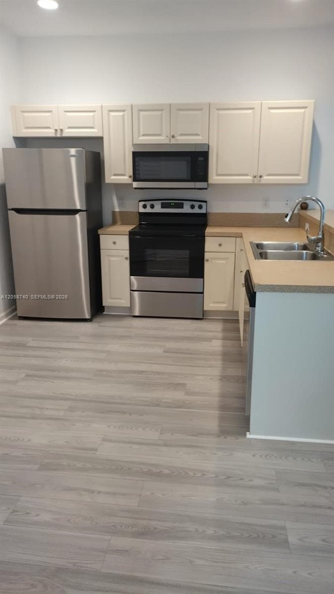 Condo at 1960 Freeport Ln, Riviera Beach — photo 3