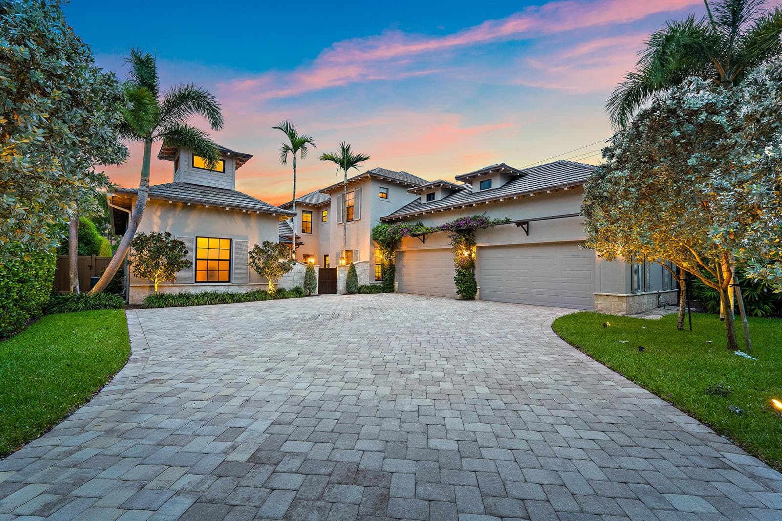 Single-family home at 18610 SE Saint Augustine Way, Tequesta, FL