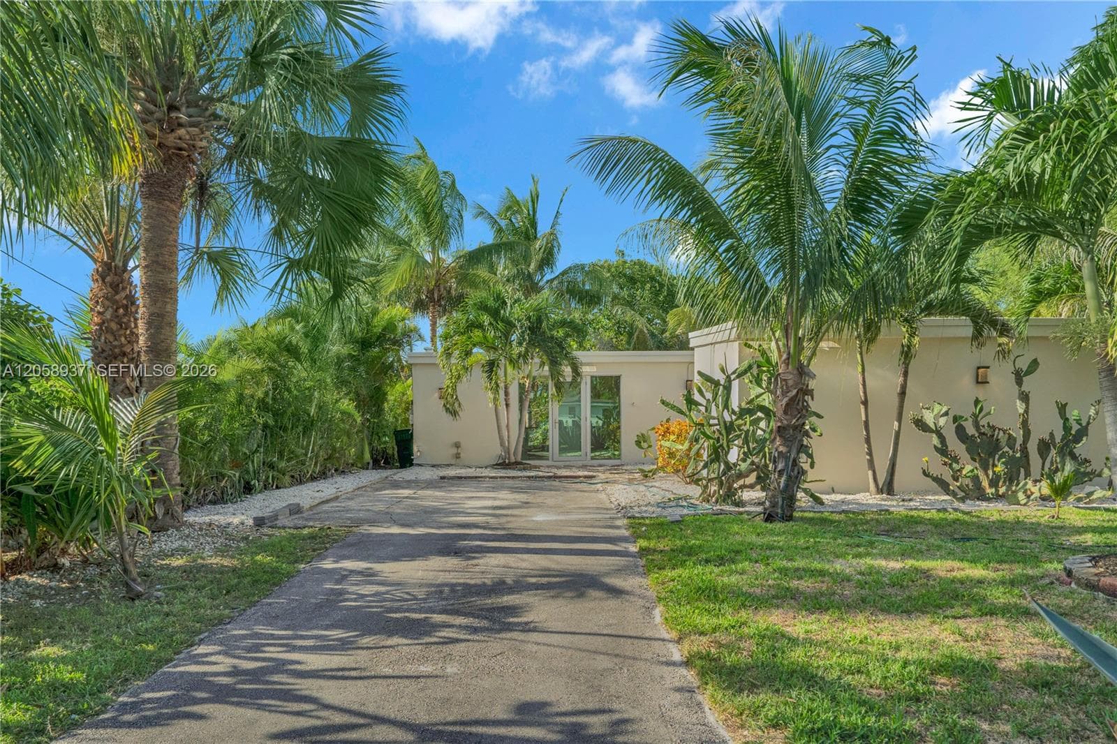 Single-family home at 5801 NW 20th St, Margate — photo 1