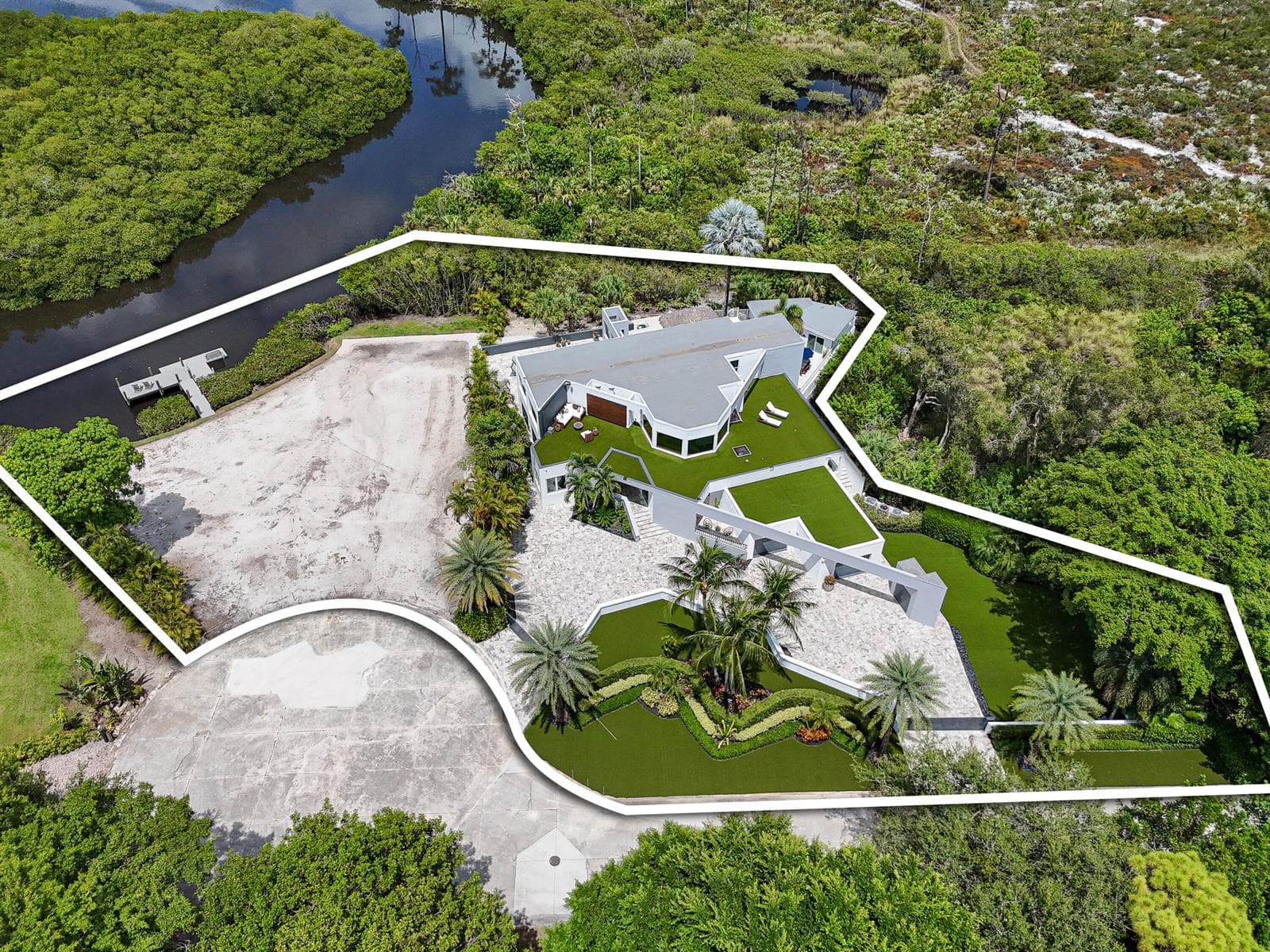Single-family home at 10541 SE Le Parc, Jupiter, FL