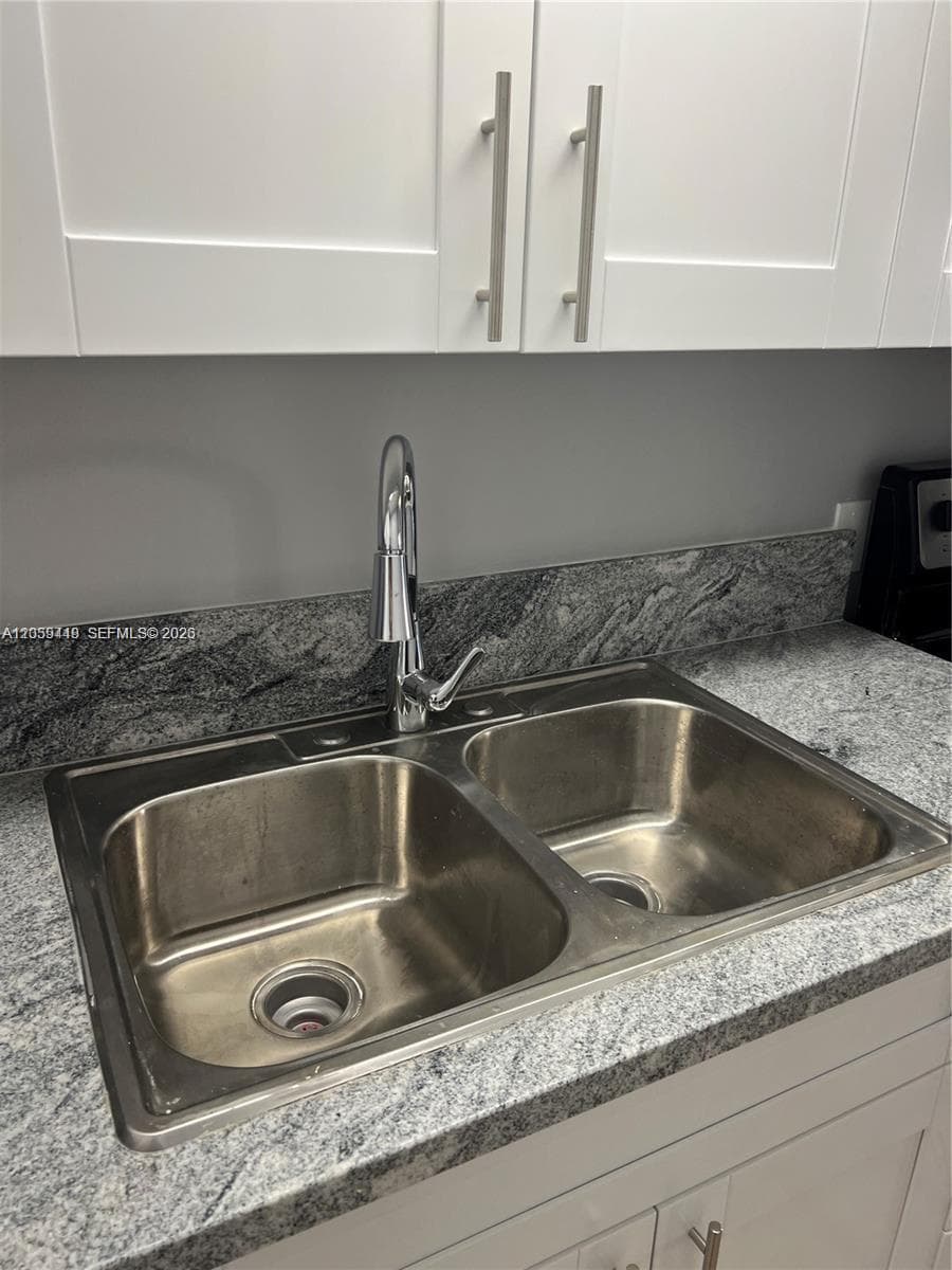 Townhouse at 645 W 68th St, Hialeah — photo 3