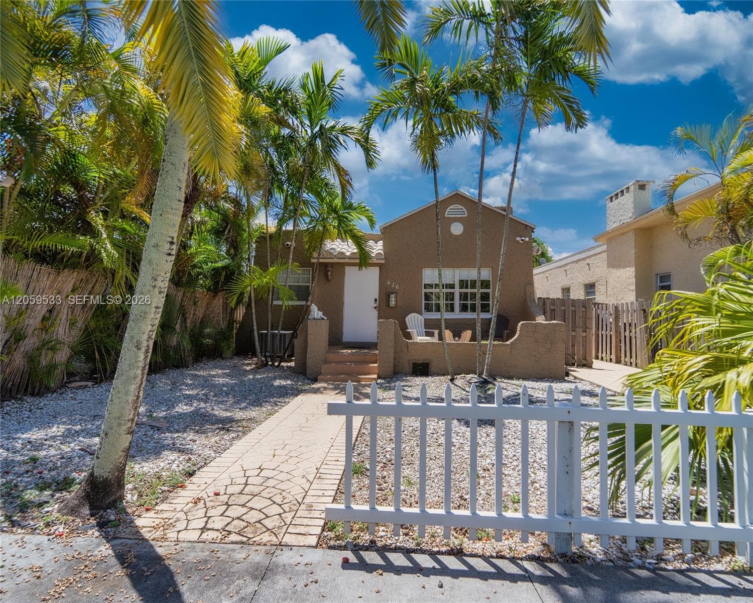 Single-family home at 626 NE 4th Ct, Hallandale Beach, FL