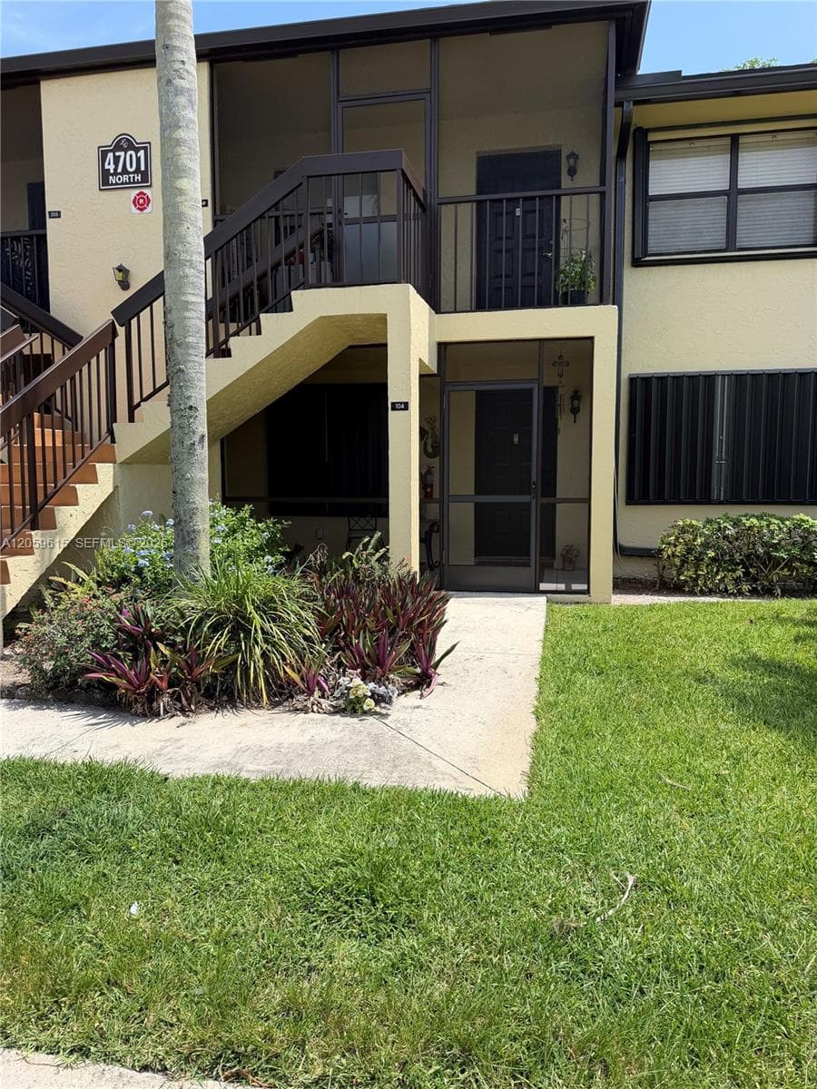 Condo at 4701 E Lucerne Lakes Blvd E, Lake Worth, FL