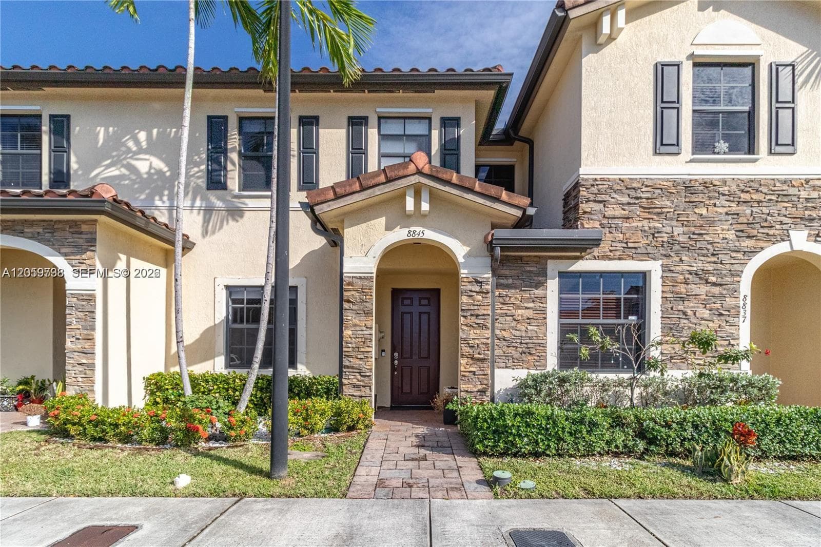 Villa at 8845 W 35th Ave, Hialeah — photo 2
