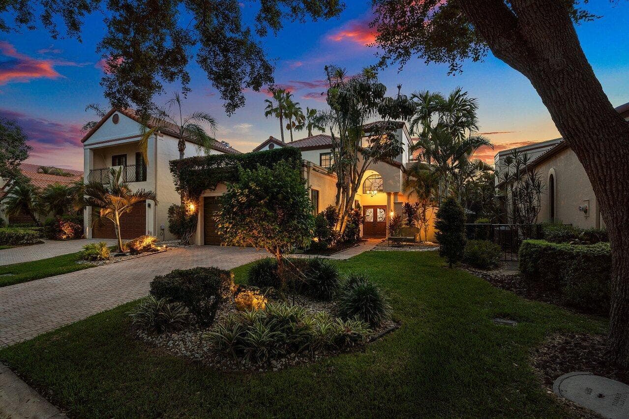 Single-family home at 23496 Mirabella Circle S, Boca Raton, FL
