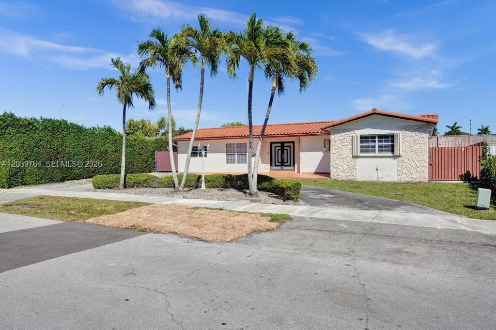 Single-family home at 2711 SW 117th Ct, Miami, FL